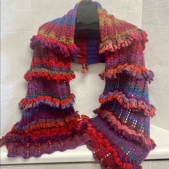 HAND KNIT Scarf / Wrap w/ Ruffle Detail - Picture 1 of 3
